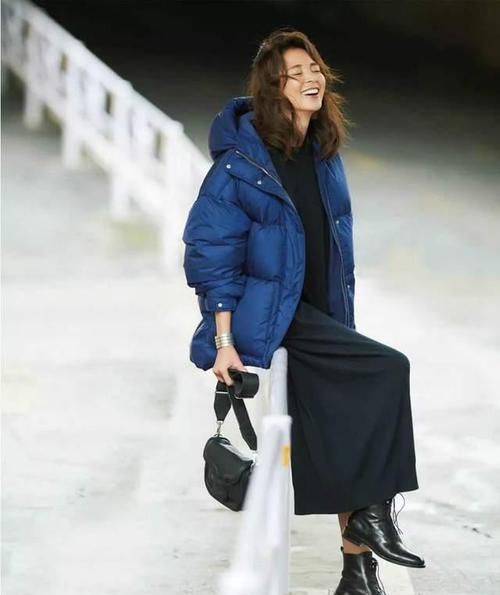 ?穿来穿去，还是觉得羽绒服最配“裙子”，时髦显气质，还保暖