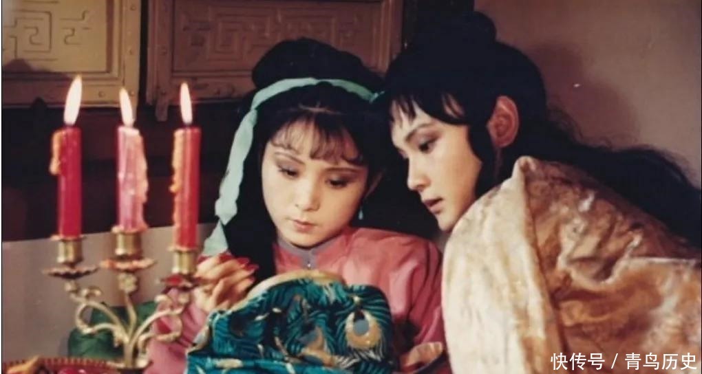 故事里|难怪只有晴雯会补雀金裘, 你看她的后台是谁!