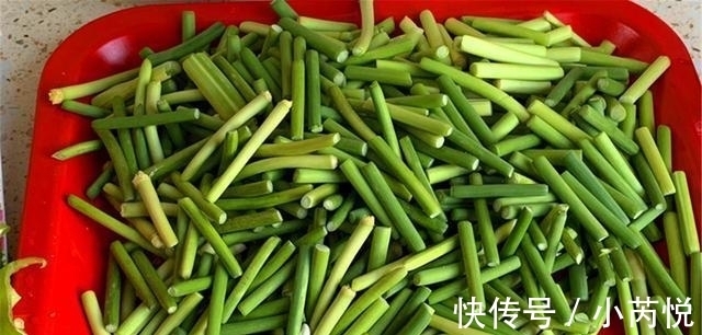 蒜薹|大厨:炒蒜苔,直接炒就大错特错了,多了这1步,蒜苔香嫩更入味