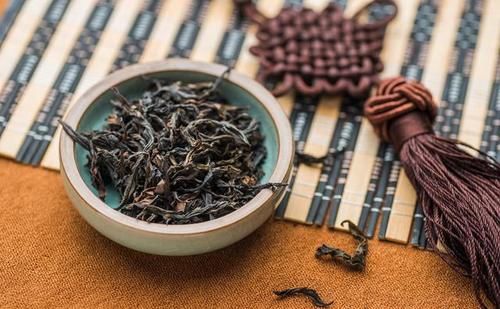 喝完茶胃很饿：茶多酚里这类物质高达75%，多喝