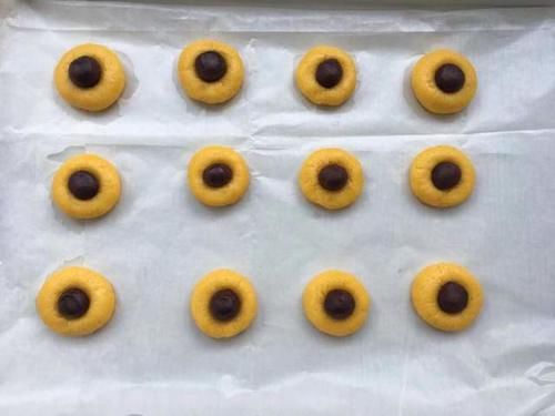 香甜酥脆的红豆沙小酥饼,口感香甜掉渣,孩子一口气可以吃3个