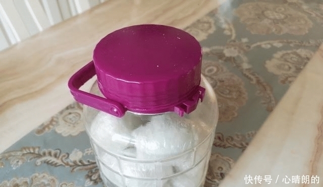 腌咸鸭蛋别再盐水泡了，妈妈用了40年的秘方，时间短，还起沙流