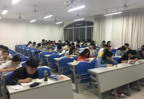 大学|进入大学后要“学会做人”，别给辅导员增添烦恼，否则大学不好过