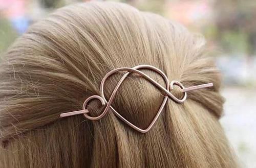 最简单的发型，配上最有创意的发饰，这个春夏，做最水灵的女孩