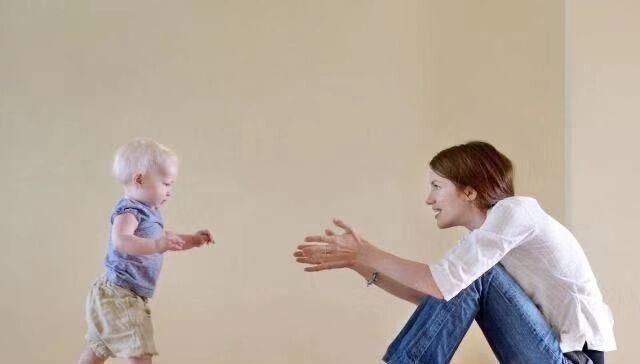 宝宝|宝宝什么时候才能走路原来走路时间早晚差距,跟3个原因有关