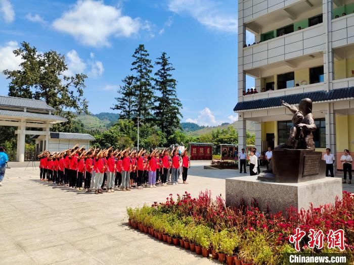 大歹小学|贵州教师王玉：被苗家人尊称为“蝴蝶妈妈”的汉族老师