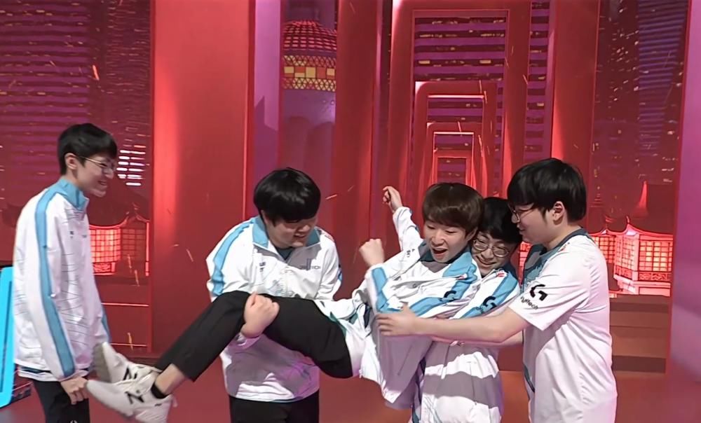 决赛|实力差距DWG轻取G2 时隔六年世界赛再次上演中韩大战！