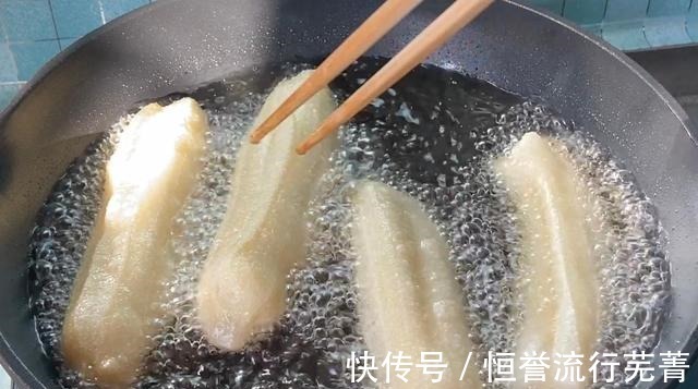 一斤面粉7两水，教你一个炸油条配方，学会都可以开店，别错过！