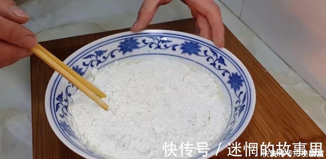 油条|2个鸡蛋,1袋牛奶,不用一滴水,比油条面包还好吃,放凉都不会硬
