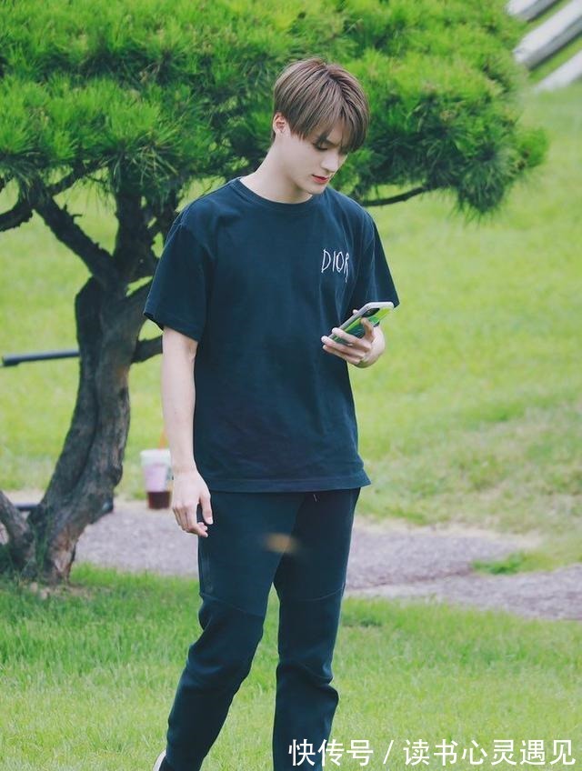衬衫搭配 有一种懒人风格叫“黑色调”，夏日这样穿，变身潮男毫不费力！