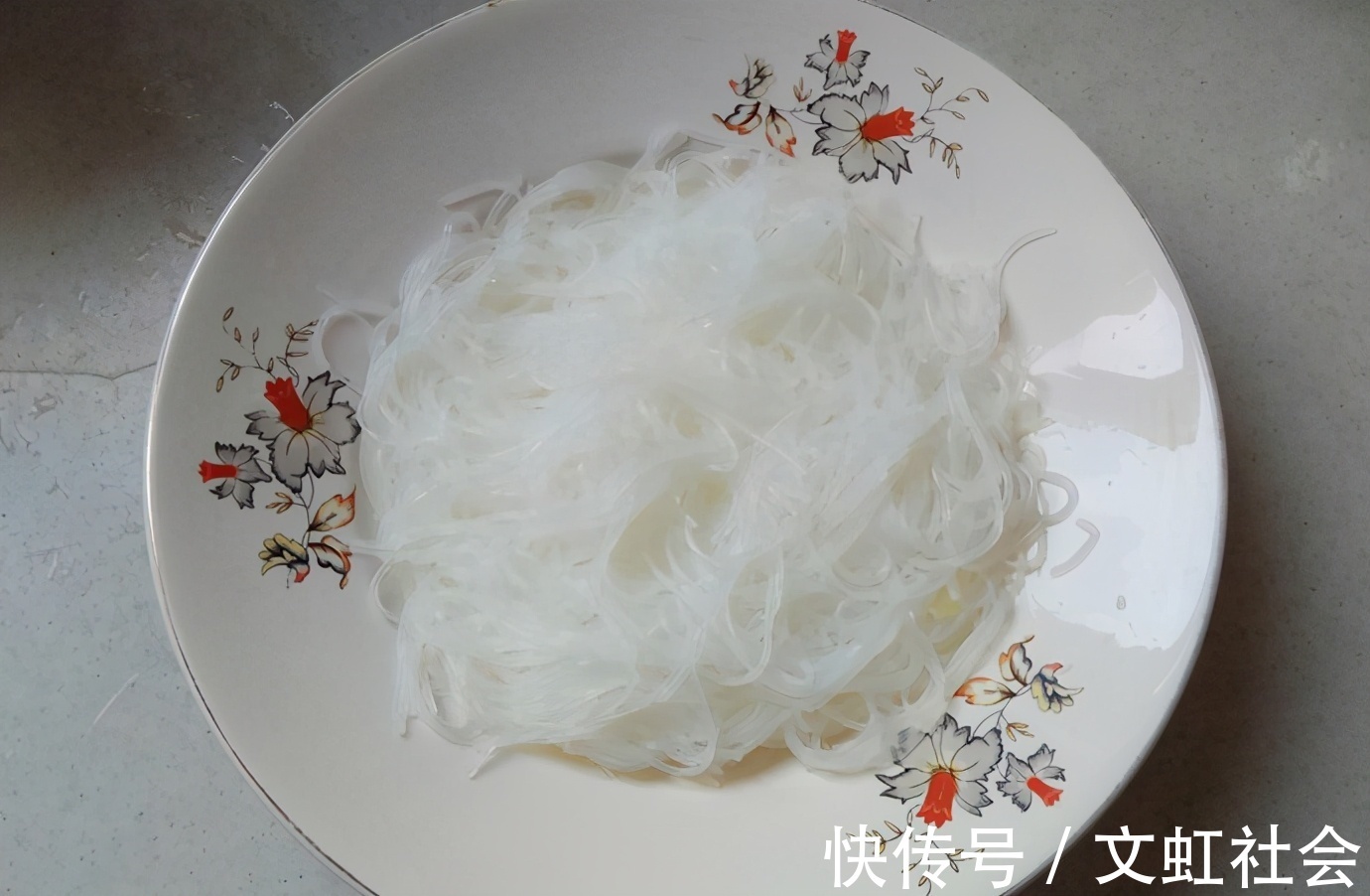 一道菜|在夏季受欢迎的一道菜,肉末粉丝蒸娃娃菜,少油少盐更健康