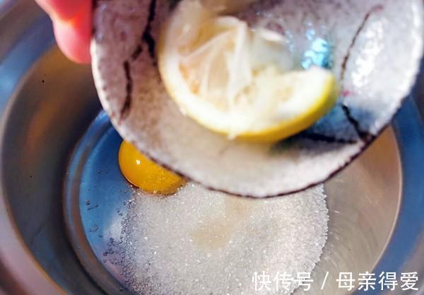 柠檬汁|空心泡芙,填入芒果冰淇淋,果酸成了甜蜜的幸福桥梁