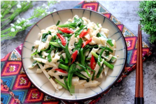 莲藕别再炖汤了，和这种食材一起炒，清香无比