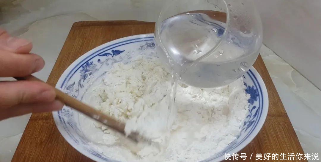 烙饼|烙饼以后就这样做,加1把葱花,张张柔软又筋道,学会天天不起早