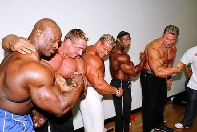 竞技|47岁健美巨匠,臂围高达61厘米,与卡特罗尼同台竞技不分伯仲
