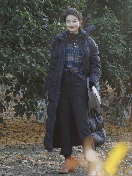 今年流行一种“大气风”穿法，保暖洋气显高级，成熟女性的最爱