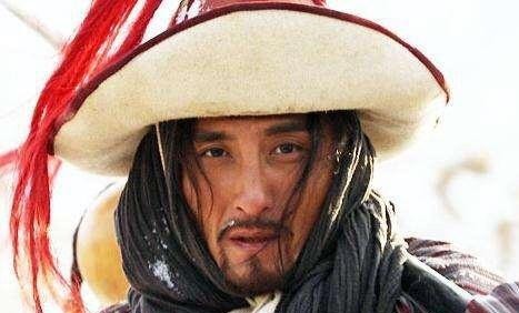 林冲上梁山后,王伦非要投名状,结果却因两种极端性格害死了自己