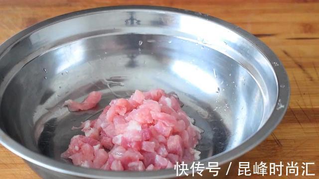 鸡蛋|最近豆腐加鸡蛋火了,鲜嫩营养,我家一周吃6次,比吃肉还过瘾