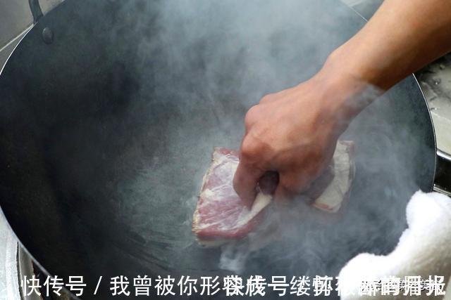 炖猪肉时,这1种调料不能放,否则猪肉又老又柴,很多人都不懂