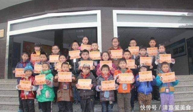 辅导班|孩子拿奖拿到“手软”,当家长的却满脸愁容,网友:这谁能开心?
