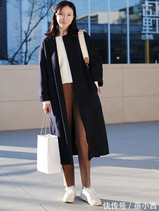 大衣 为什么有的人穿大衣不显老?不仅因为颜值,关键在于气质和懂搭配
