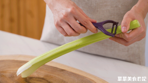 却不是当地小吃的，得知要10万加盟费后，先吃干锅鸡肉