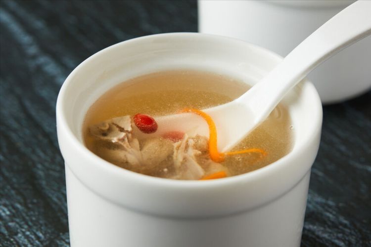 炖鸽子汤不能焯水，牢记2个要点，营养不流失，汤鲜味美真滋补