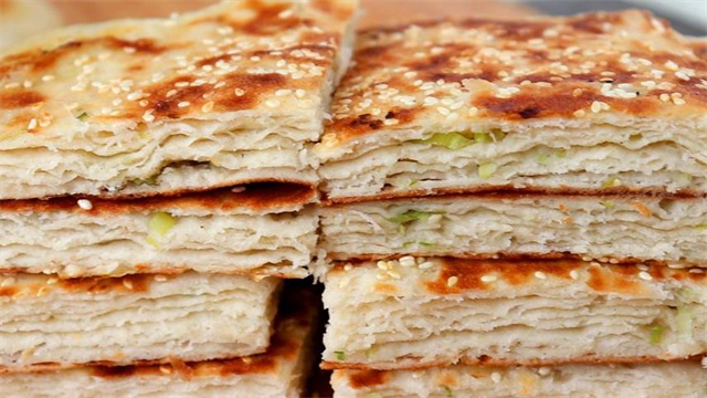 教你在家做千层葱花饼，做出来葱香味十足，层层酥脆，太香了