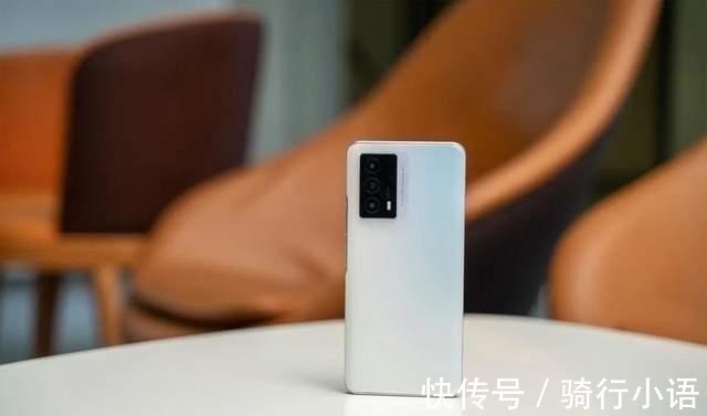 vc|iQOO Z5怎么样外观颜值高,性能续航屏幕表现均出色!