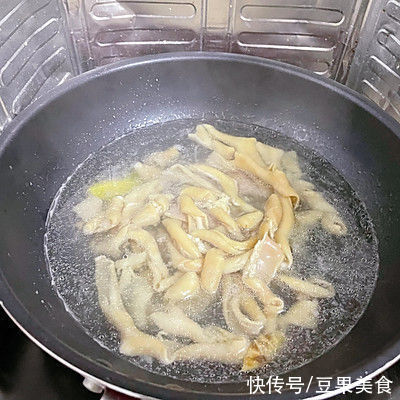 冬天的的味道，简单易做的清炒鹅肠不用烤箱照样能做