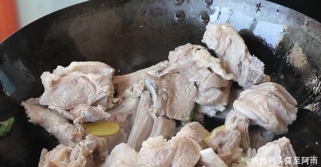 美的|天凉了,喝上一口浓白味美的羊肉汤,那叫一个爽!