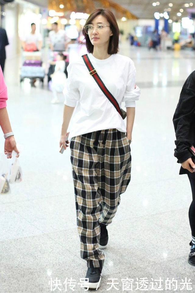 穿腻了牛仔裤,初秋试试时髦的“格纹裤”,从此摆脱路人感