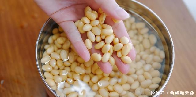 黄豆|猪蹄怎样炖又香又好喝教你这3招,猪蹄肥而不腻,软烂又入味