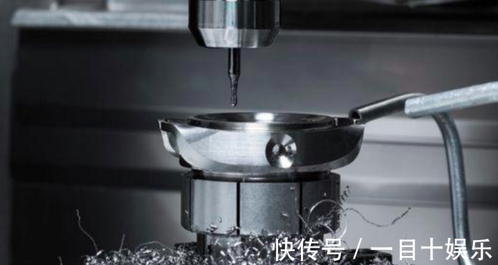 蓝宝石 入海 10928 米,这块手表刷新了下潜记录