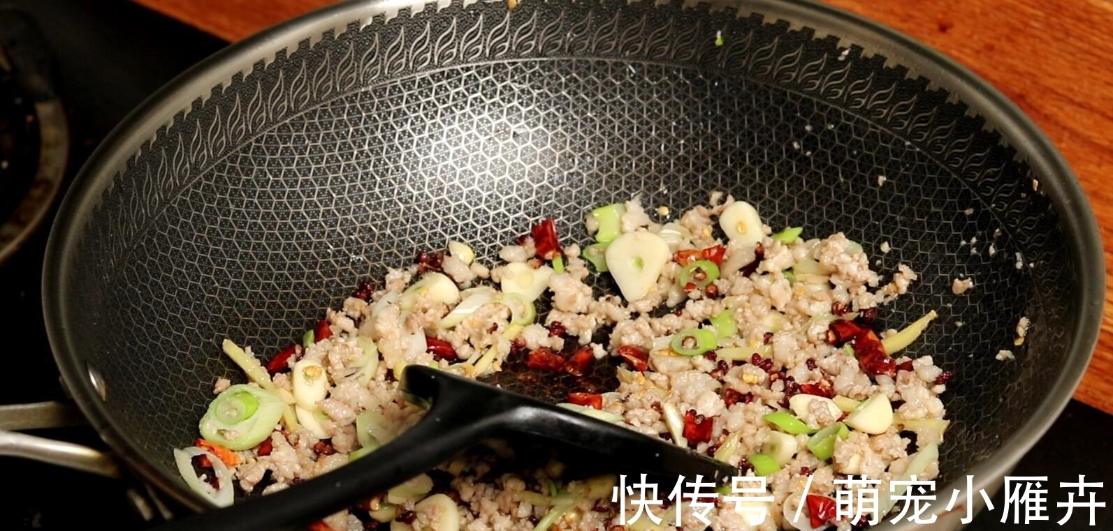 小董|四季豆这样做太好吃了,香辣脆爽,做法简单,比吃大鱼大肉还解馋
