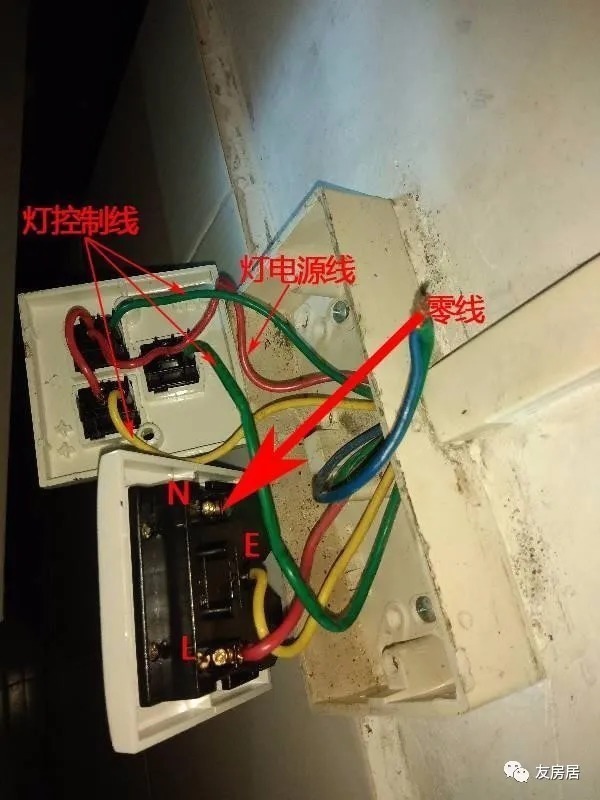 插座|灯线和插座线走一路,立马把水电工给换了,这简直就是在胡闹!