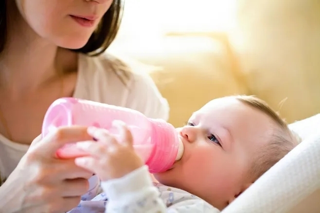 浓度|蔬菜水冲奶致新生儿中毒！给宝宝泡奶粉，这些水最好不要用
