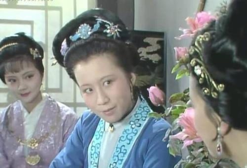 荣国府&同是贾家孙媳妇,为啥李纨月钱是凤姐的4倍寡妇身份只是伪装