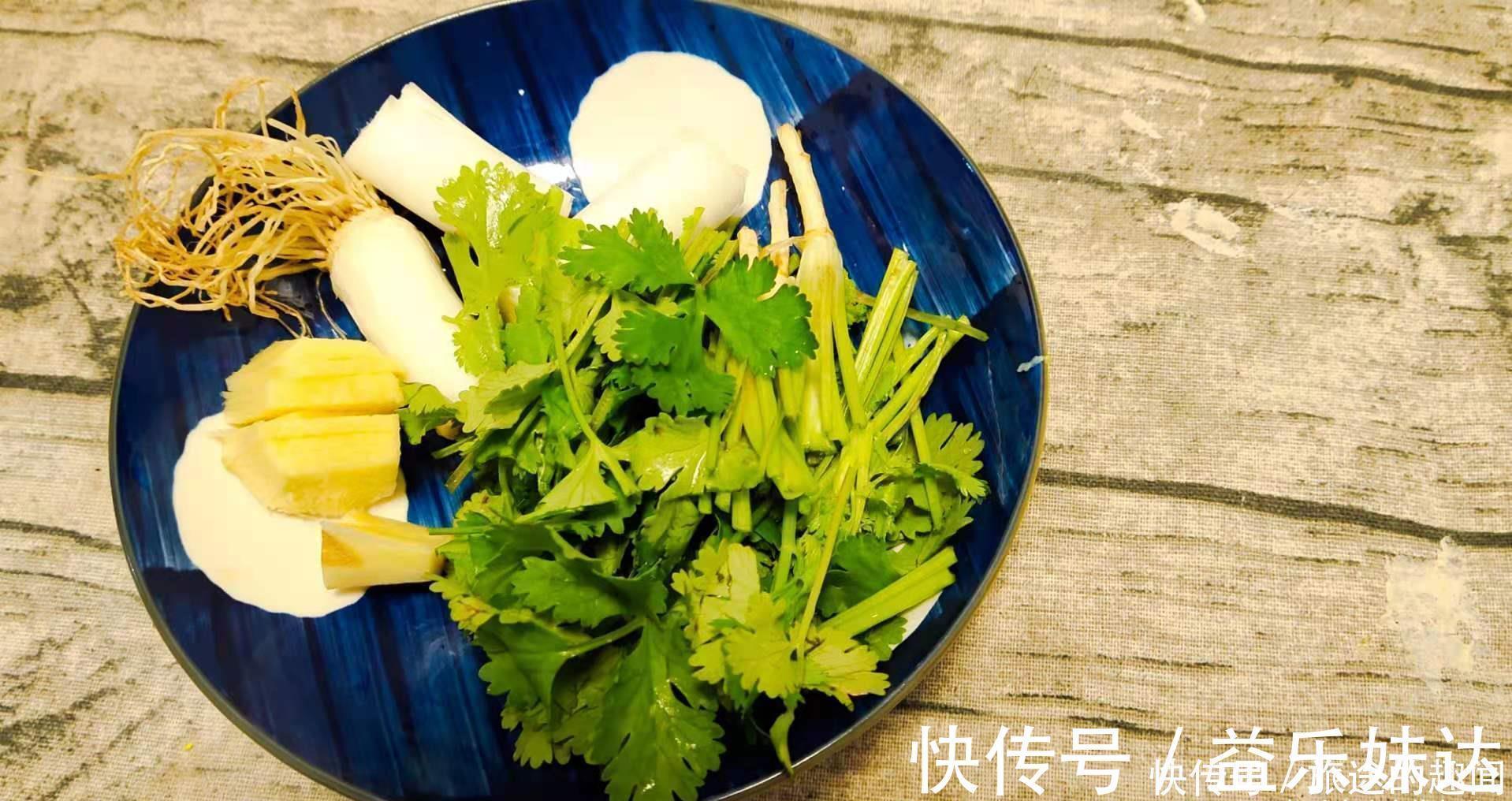 把香菜和生姜一起煮，原来作用这么大，解决了很多人的烦恼