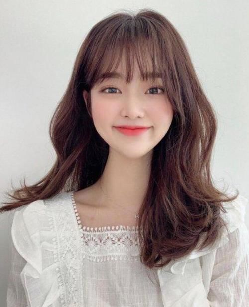 别再披头散发了!这有10款适合圆脸的中