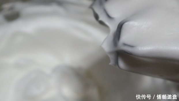 低脂的百香果戚风蛋糕,酸甜可口而又柔软,可按需求调整口味