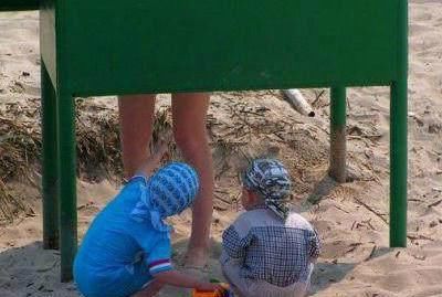 妈妈|年轻妈妈当着儿子面换衣服毫不避讳，总觉得孩子小，儿子的举动让她慌了