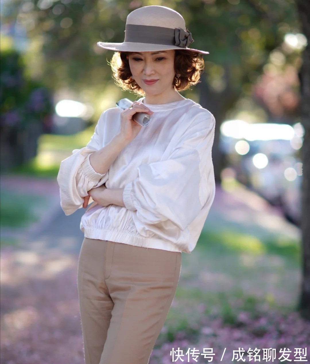 装嫩|奔六的女人无需刻意装嫩,学学这些博主的减龄穿搭,想不漂亮都难