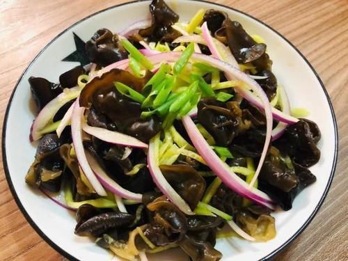 切成块状|这种蔬菜降血压效果最好,中老年人要多吃些,几种烹饪法值得收藏