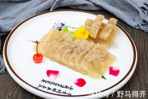 猪皮冻|做猪皮冻，焯水后不能直接下锅煮，多做1步，晶莹剔透无腥味