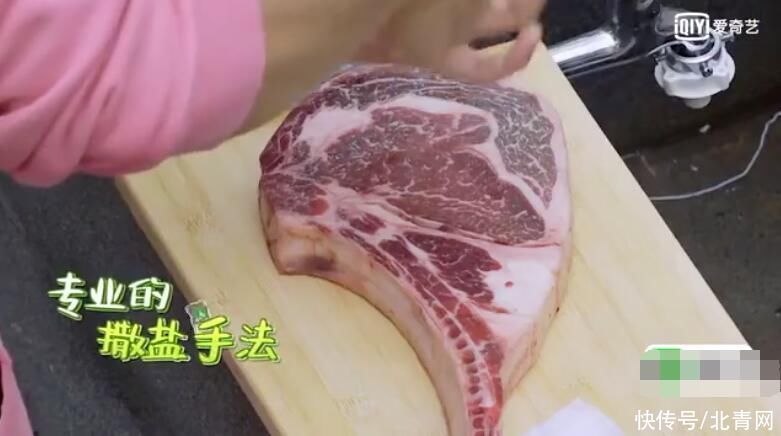 吃货|黄景瑜难掩吃货属性 烤巨型肉排看呆嘉宾