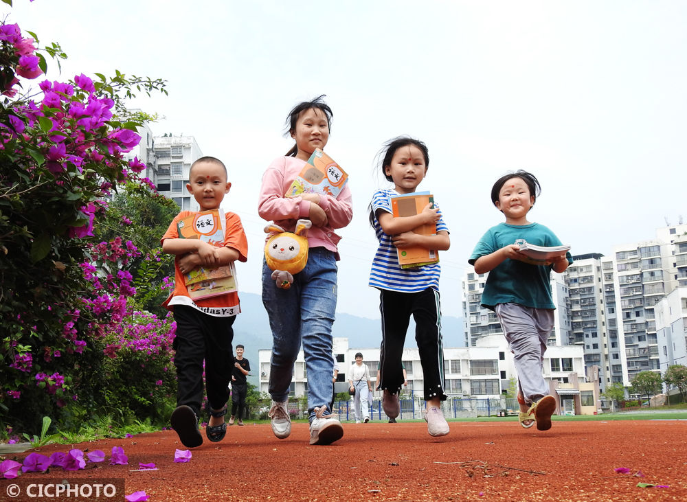 李昊|全国多地中小学迎来开学季