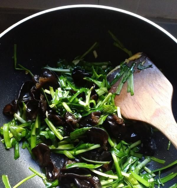 补血|这菜,含铁量是猪肝的3倍,是核桃的6倍,女性常吃补血养颜