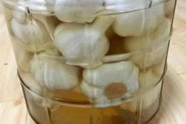 肝病患者|大蒜泡酒,越喝越有!大蒜泡酒的功效,你知道多少有你需要的吗