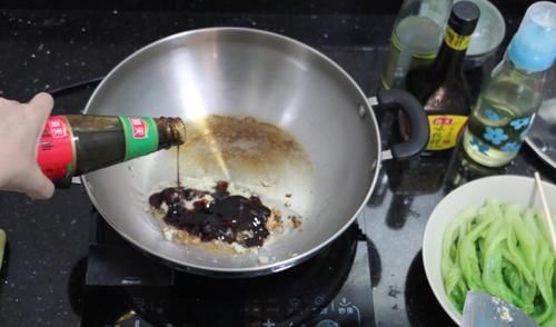 家庭买蚝油,不管何品牌,只有瓶子上没有这2字,全部是假的